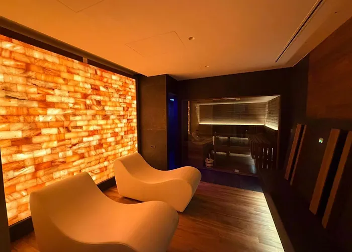 Hotel White